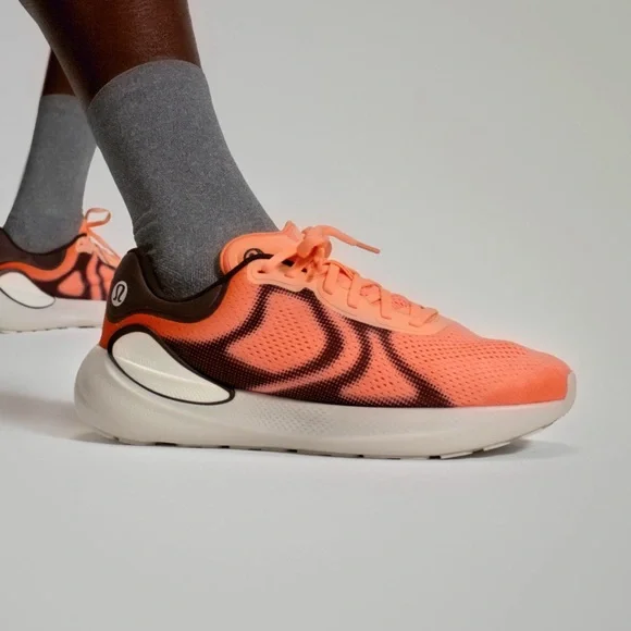 lululemon Beyondfeel running shoes - Picture 2 of 16